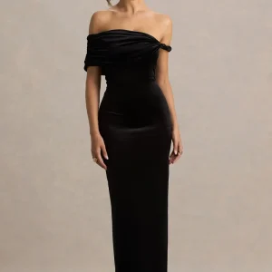 Poised | Vestido Largo Negro De Terciopelo Con Escote Bardot Y Manga Retorcida