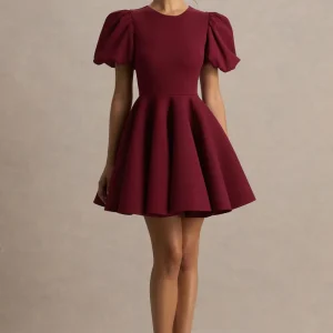 Emelia | Vestido Corto Skater Burdeos con Mangas Abullonadas