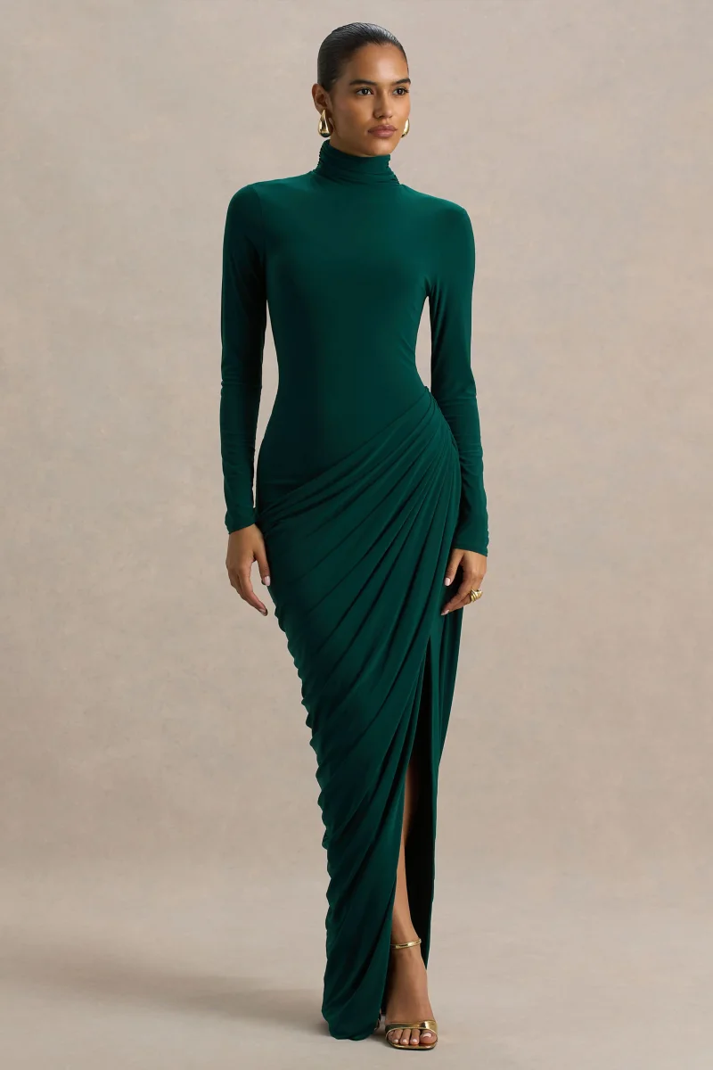 Betsy | Vestido Largo De Cuello Alto En Verde Botella Con Abertura Frontal y Detalle Fruncido - Imagen 4
