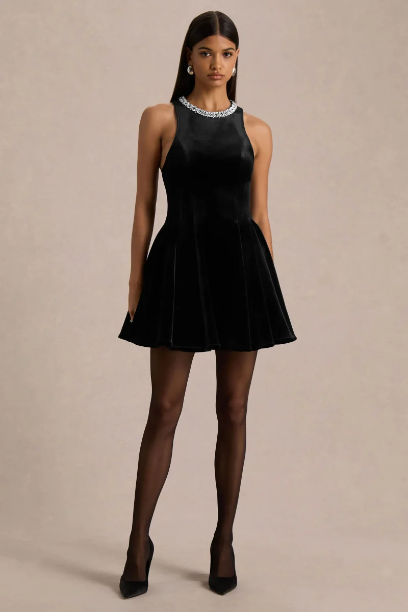 Meva | Vestido corto negro de terciopelo con cuello alto ornamentado - Imagen 6