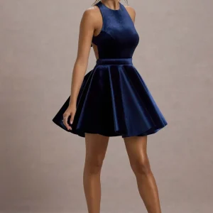 Mackie | Vestido corto en terciopelo azul sin mangas y falda con volumen