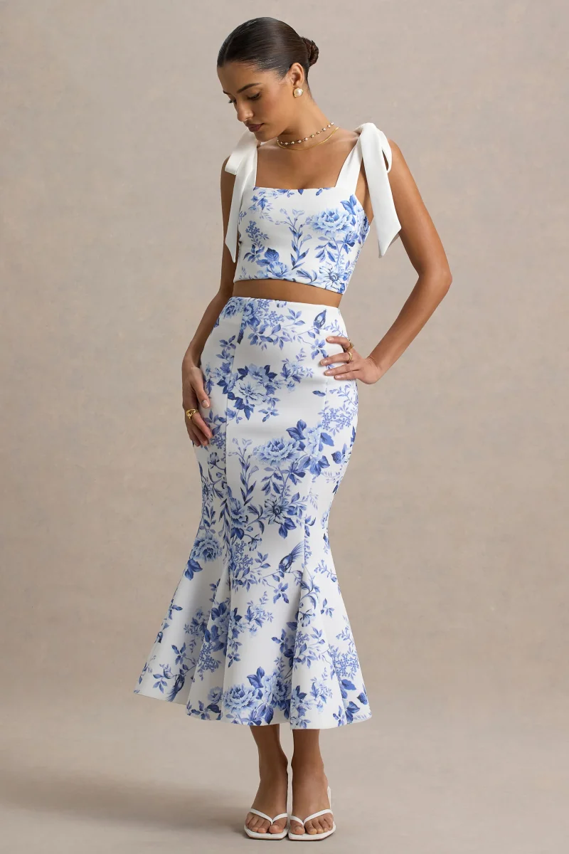 Amadea | Falda midi ajustada de talle alto con estampado de porcelana azul