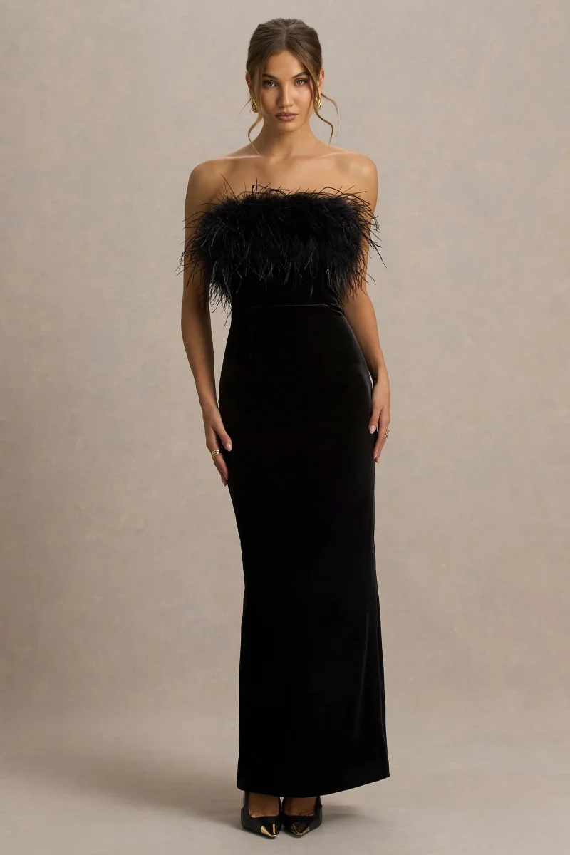 Arella | Vestido Largo de terciopelo negro con escote bandeau y ribete de plumas - Imagen 5