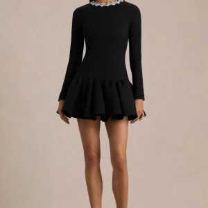 My Wish | Vestido Corto Negro con Cuello Alto Adornado y Cintura Caída