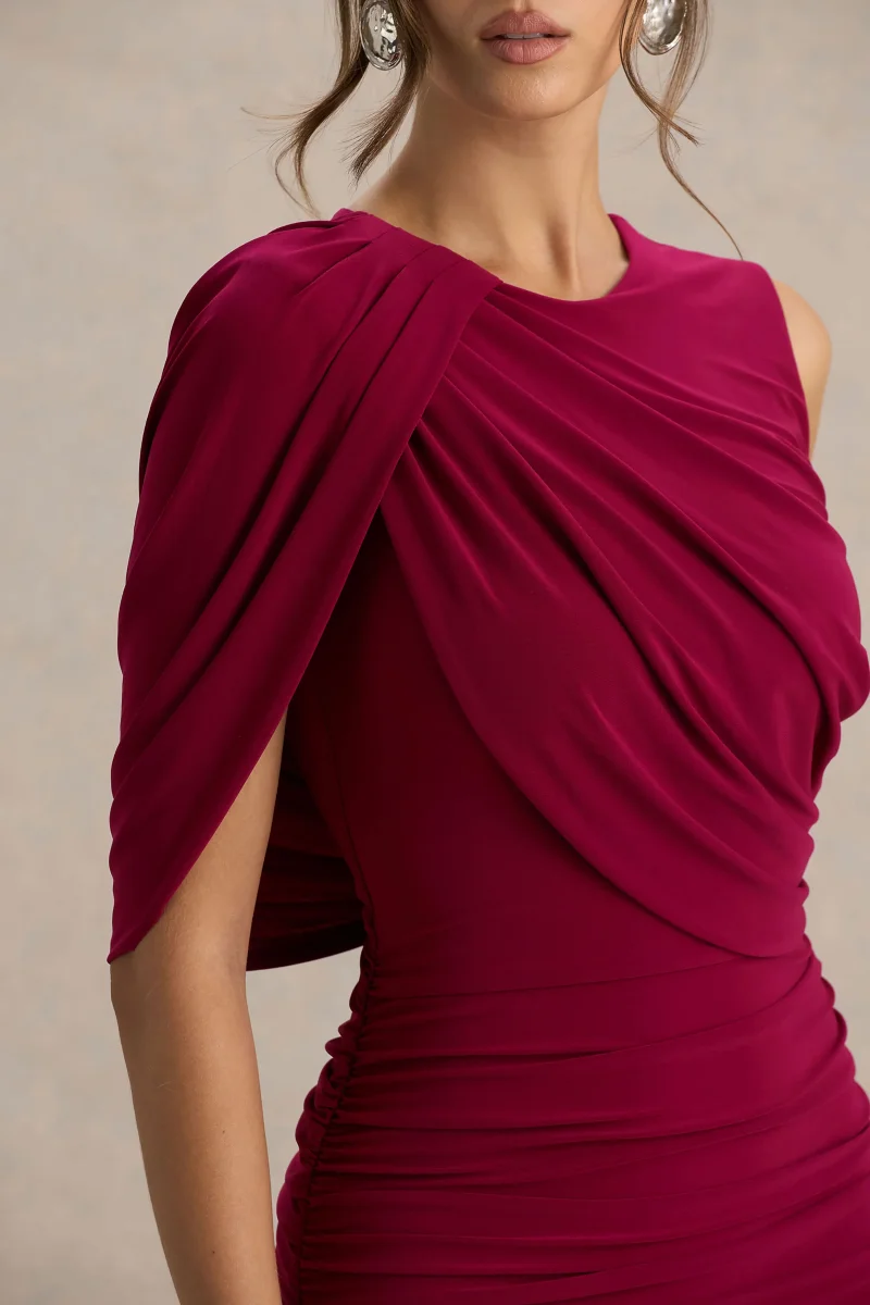 Missy | Vestido Corto Burdeos Con Manga Capa Y Detalles Fruncidos - Imagen 4
