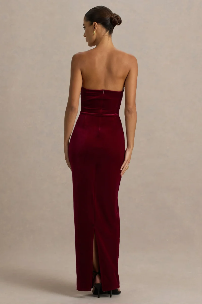 Illusion | Vestido Largo Burdeos De Terciopelo Con Escote Bandeau Y Lazo - Imagen 3