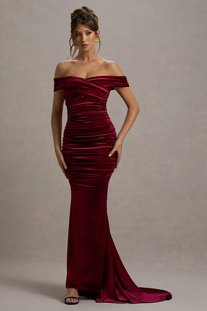 Apolline | Vestido largo de terciopelo burdeos fruncido y escote bardot - Imagen 4