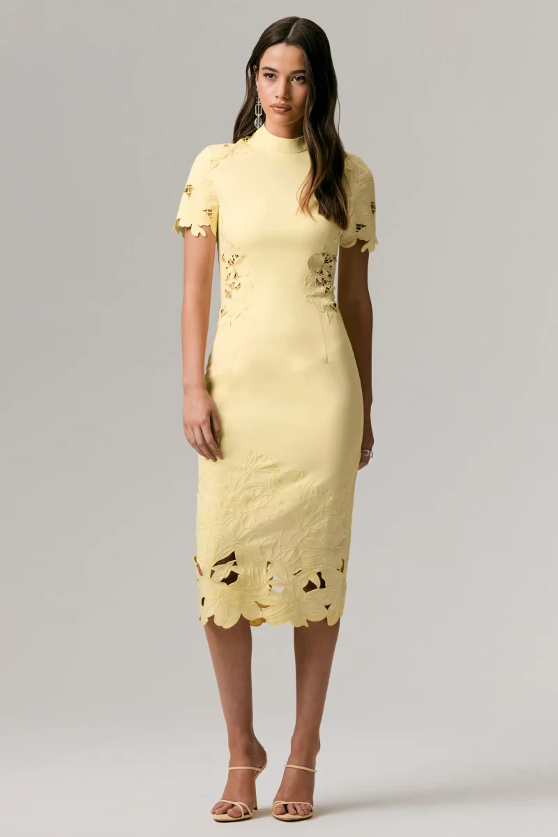 Guest List | Vestido midi limón con cuello alto y detalles calados de crochet - Imagen 2