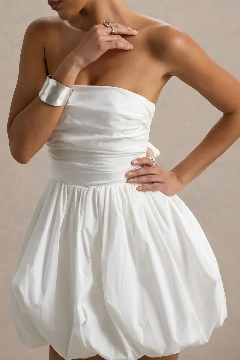 Faye | Vestido corto blanco con escote bandeau y falda puff ball - Imagen 4