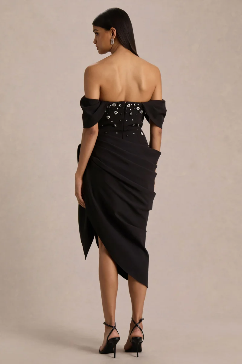 Sylvia | Vestido Midi Negro con Escote Bardot, Bordado y Falda Envolvente Drapeada - Imagen 3