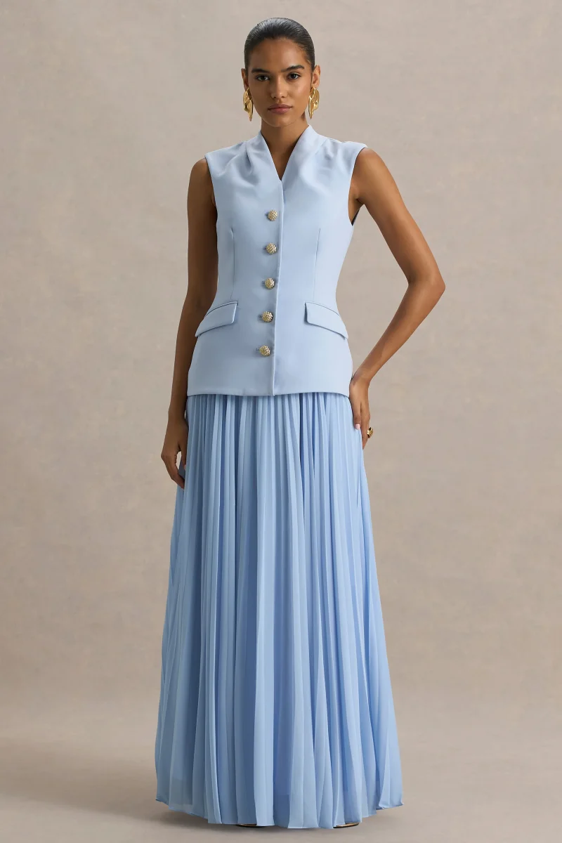 Heavenly | Vestido largo azul claro con detalle de botones dorados y falda plisada - Imagen 6