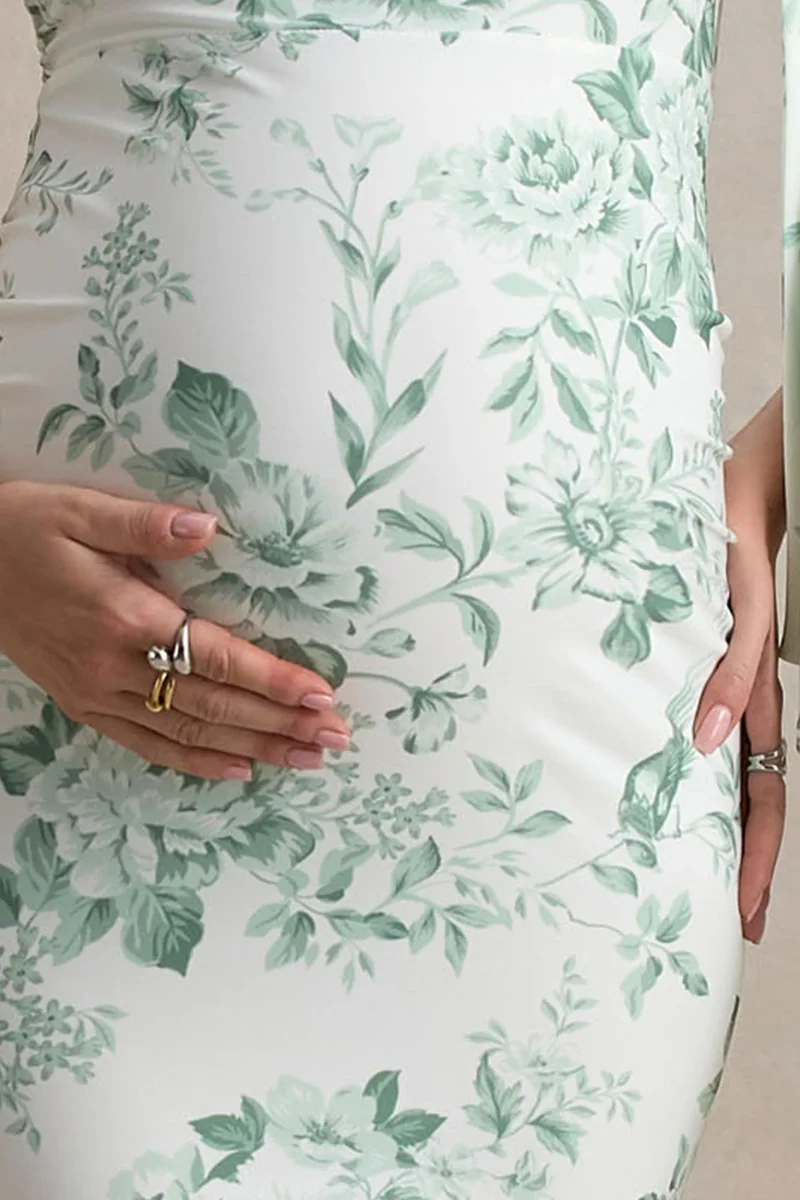 Aliana | Vestido largo premamá con una manga larga y estampado floral verdoso - Imagen 7