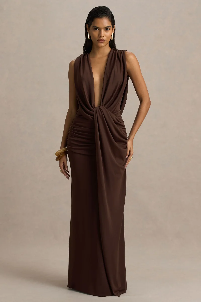 Serafina | Vestido Largo Chocolate De Escote Profundo Extremo con Detalle Wrap y Fruncidos - Imagen 7