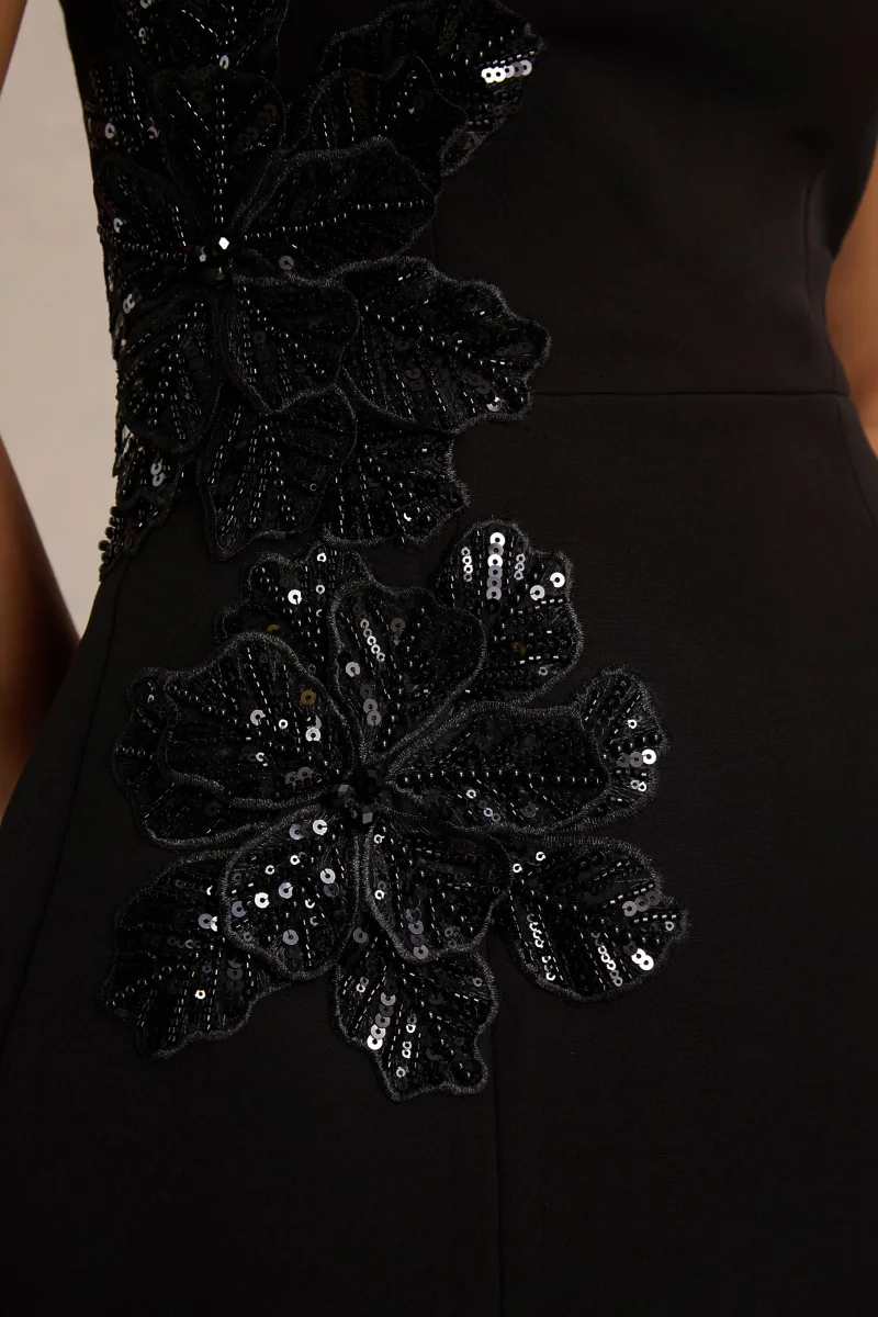 Lillian | Vestido Corto Negro con Escote Halter y Detalles Decorativos - Imagen 7