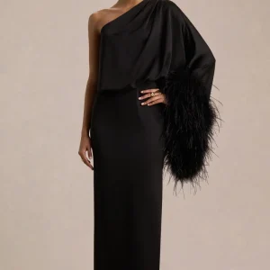 Felicity | Vestido Largo Negro de Satén con Escote Asimétrico, Plumas y Detalles Fruncidos