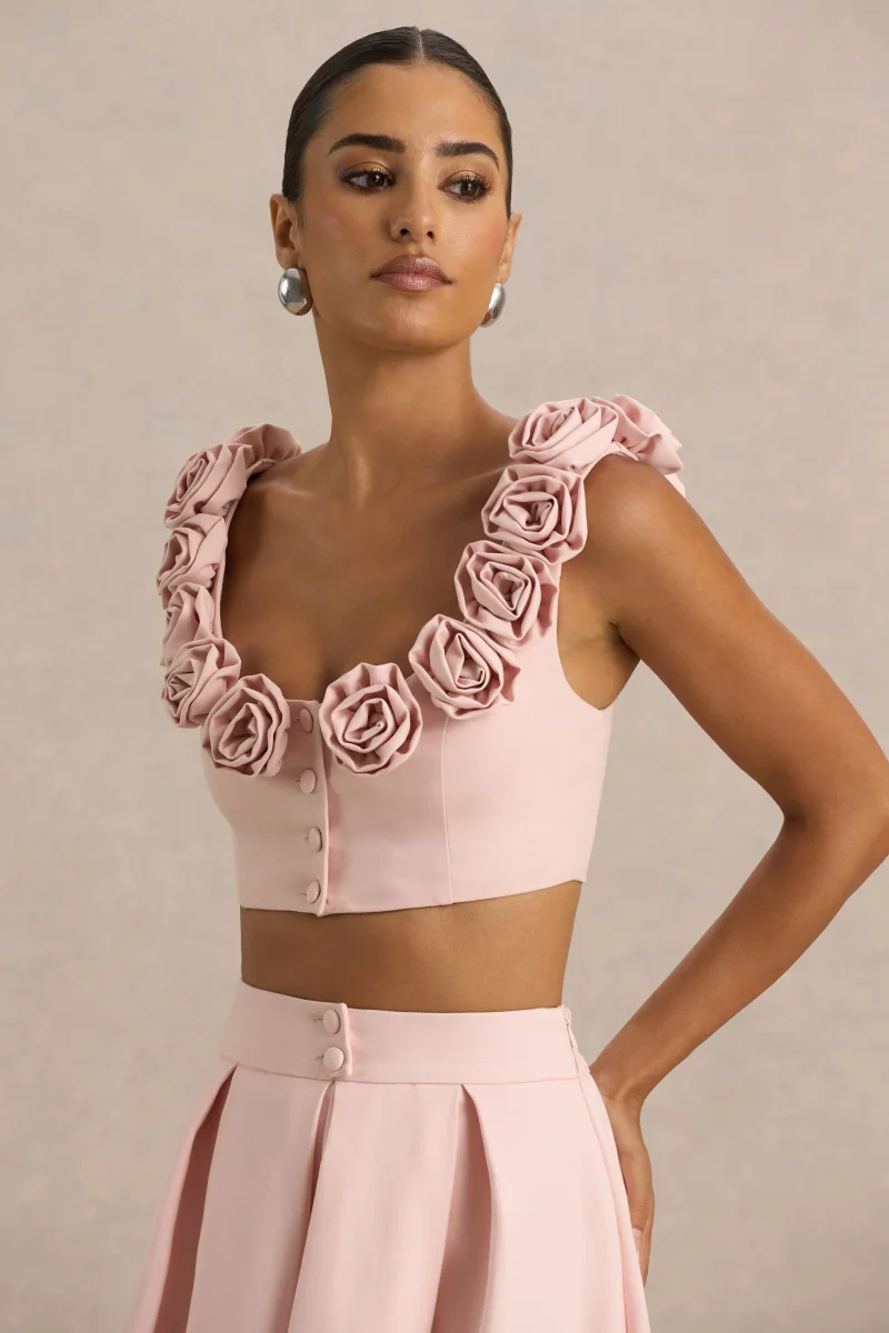 Blade | Top corto de tirantes rosa bebé con escote redondeado con detalles florales - Imagen 6