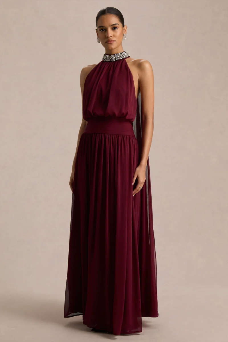 Marie | Vestido largo burdeos con escote halter y detalles adornados - Imagen 4