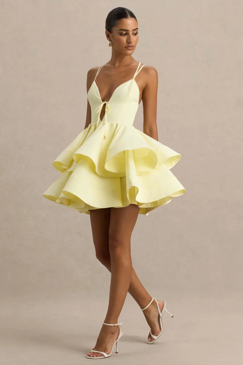 Flavia | Vestido corto amarillo con escote pronunciado y falda de volantes - Imagen 4