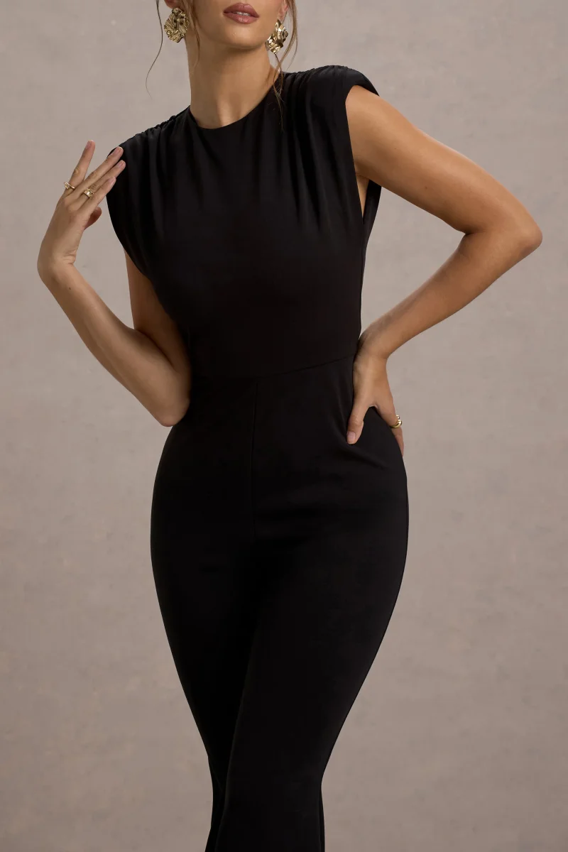 Elyna | Mono negro con hombros fruncidos y pantalones acampanados - Imagen 4