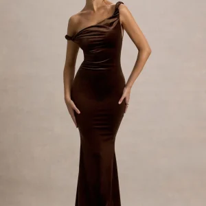 Neeka | Vestido largo Asimétrico de Terciopelo Marrón con Detalle Torcido