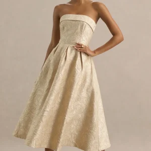 Hypnotic | Vestido Midi Dorado de Jacquard con Escote Bandeau y falda plisada