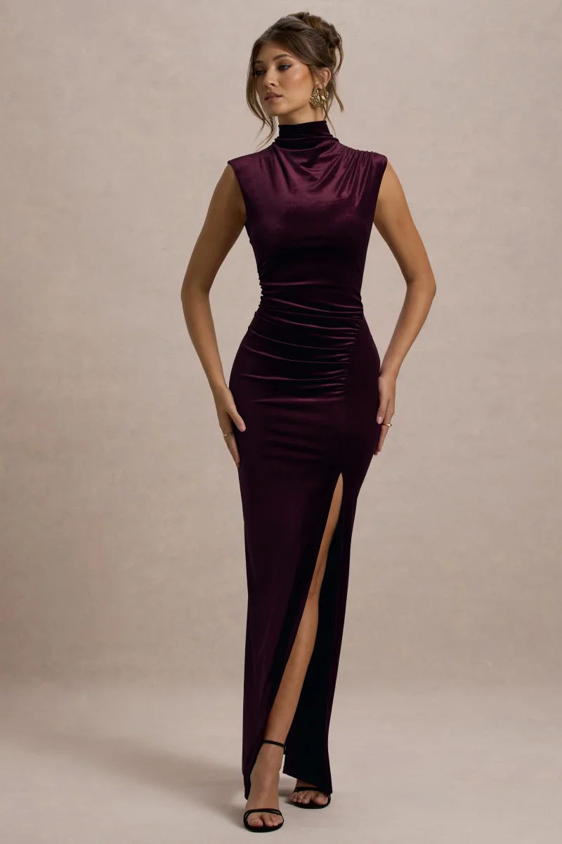 Abilene | Vestido largo de terciopelo en color burdeos, de cuello alto y abertura lateral