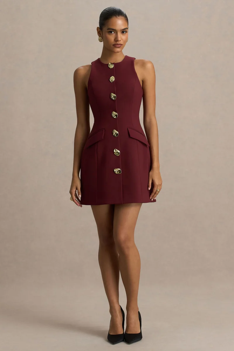 Belony | Vestido corto en color ciruela oscuro con cuello redondo y detalles de botones