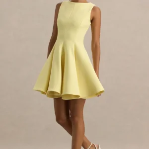Gabrielle | Vestido corto amarillo limón de cuello alto con detalle fruncido