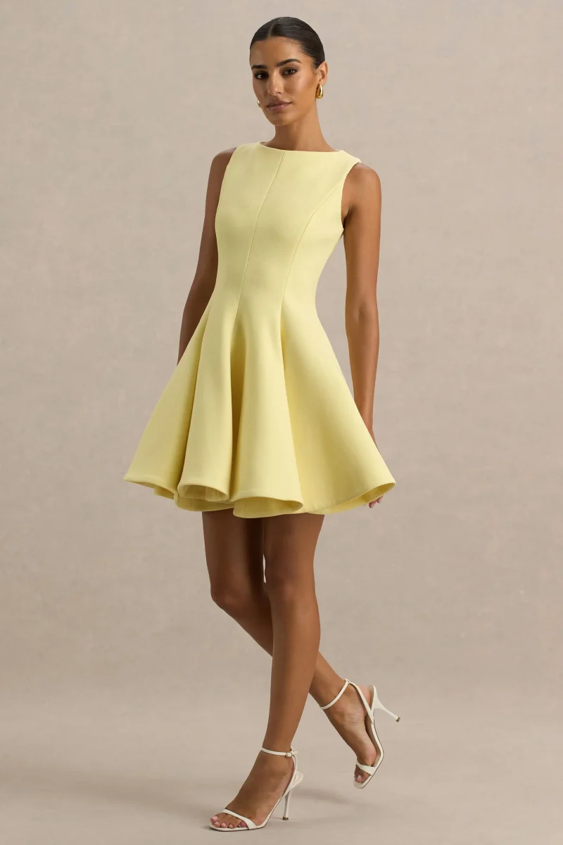 Gabrielle | Vestido corto amarillo limón de cuello alto con detalle fruncido - Imagen 2