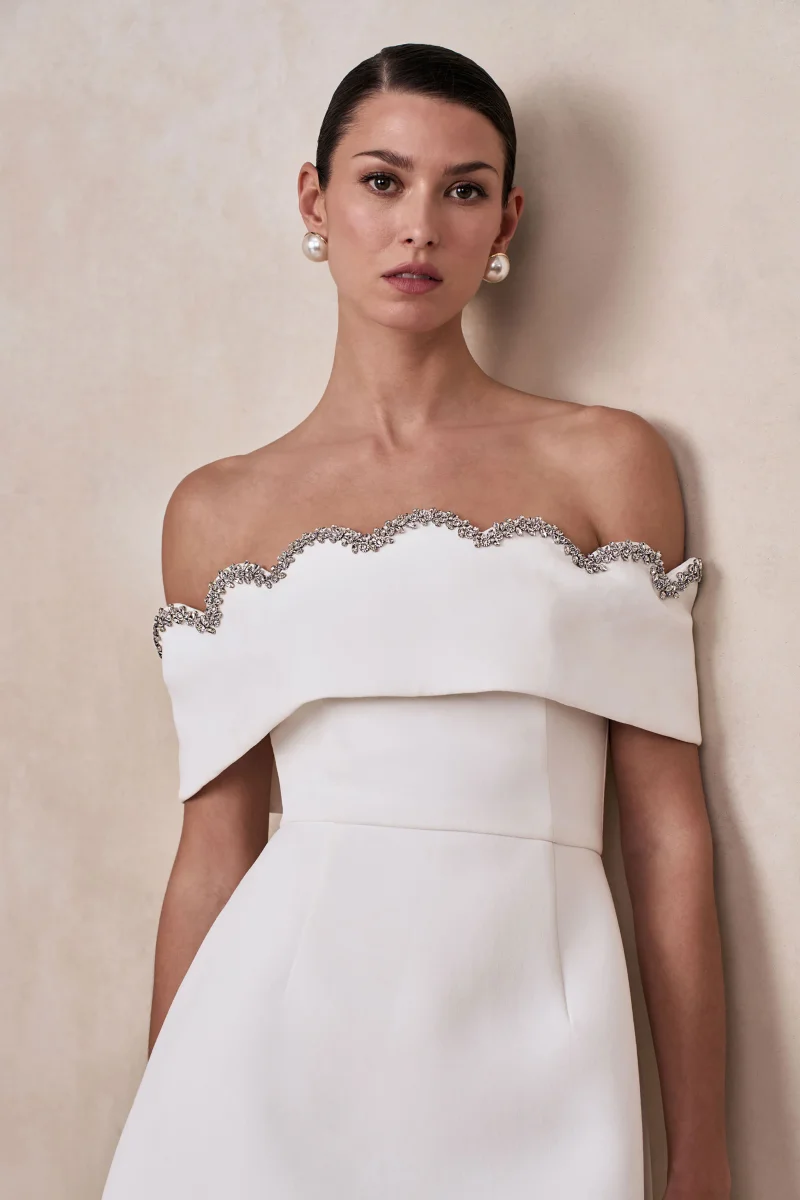 Norella | Vestido Corto Blanco de Escote Bardot Festoneado - Imagen 6