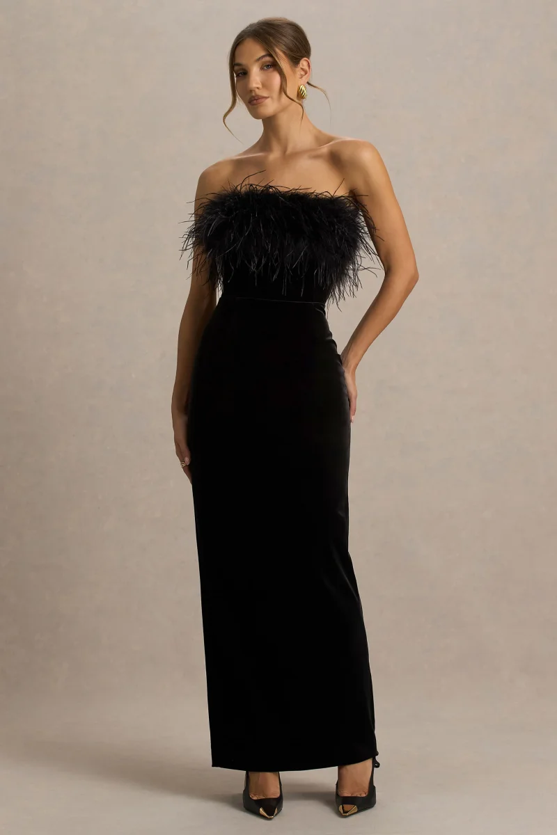 Arella | Vestido Largo de terciopelo negro con escote bandeau y ribete de plumas - Imagen 6