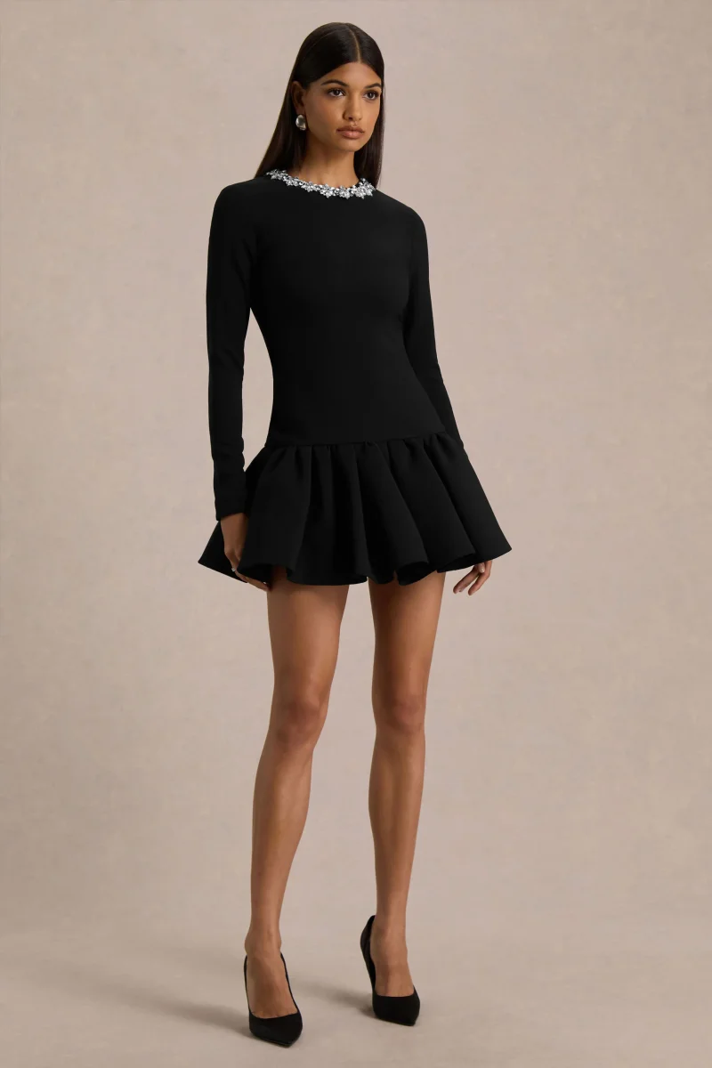 My Wish | Vestido Corto Negro con Cuello Alto Adornado y Cintura Caída - Imagen 5