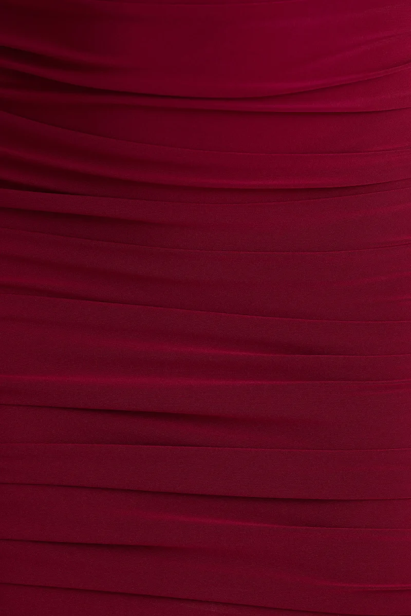 Missy | Vestido Corto Burdeos Con Manga Capa Y Detalles Fruncidos - Imagen 7