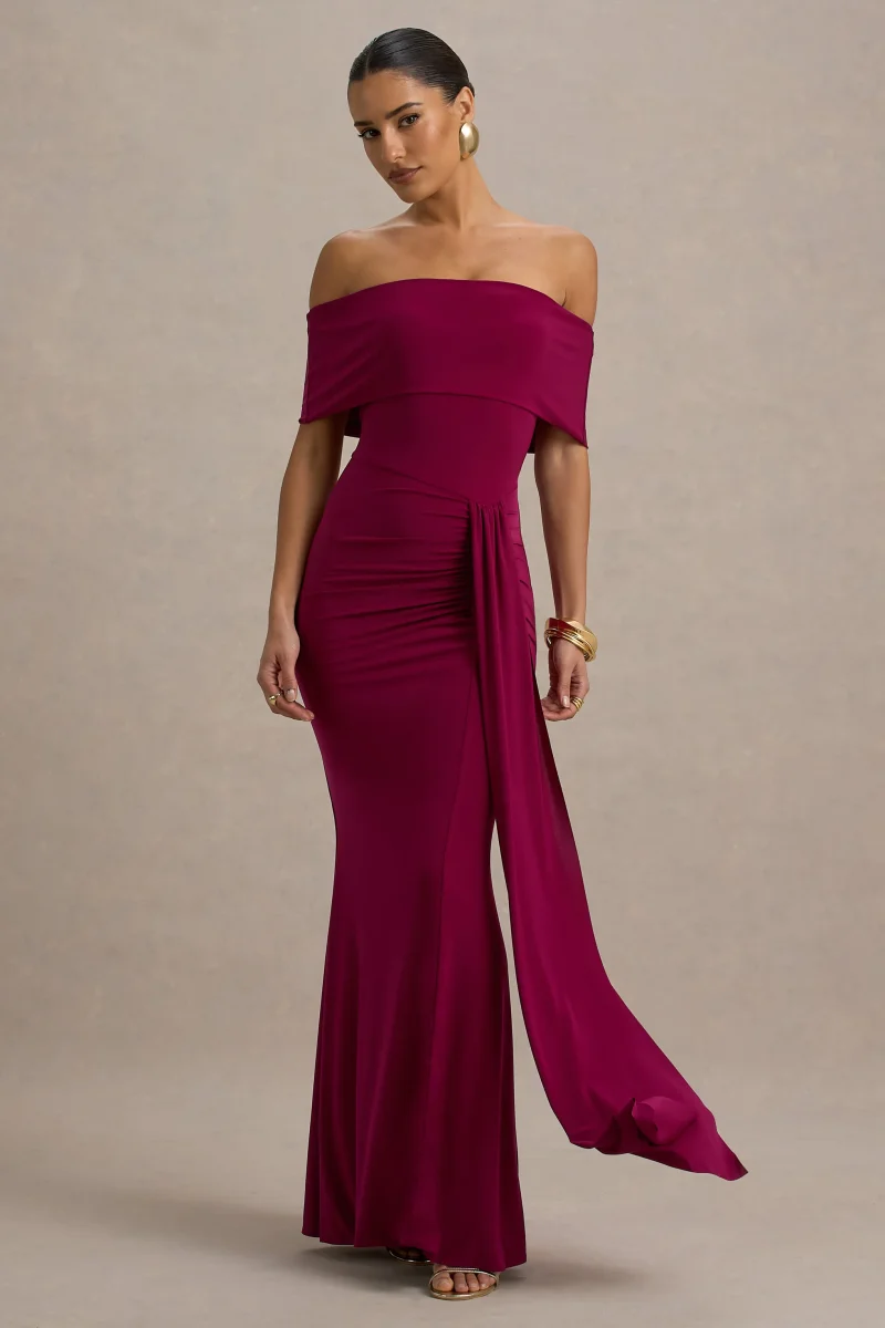 Delma | Vestido largo cereza oscuro con escote Bardot y detalle de frunces - Imagen 4
