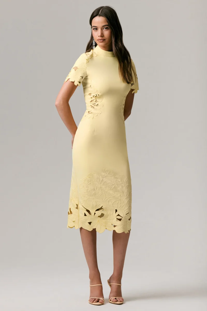 Guest List | Vestido midi limón con cuello alto y detalles calados de crochet - Imagen 5