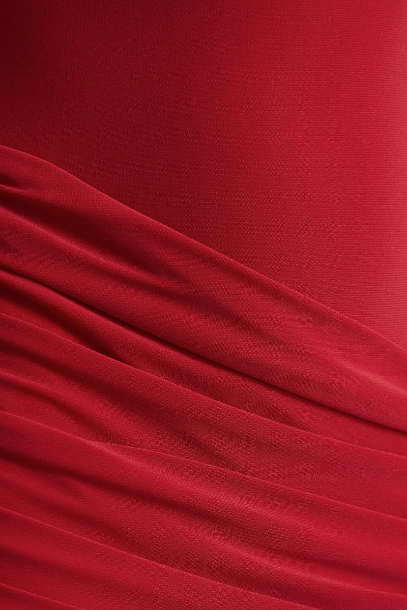 Liora | Vestido Largo Rojo de Cuello Alto con Abertura Delantera Alta - Imagen 7