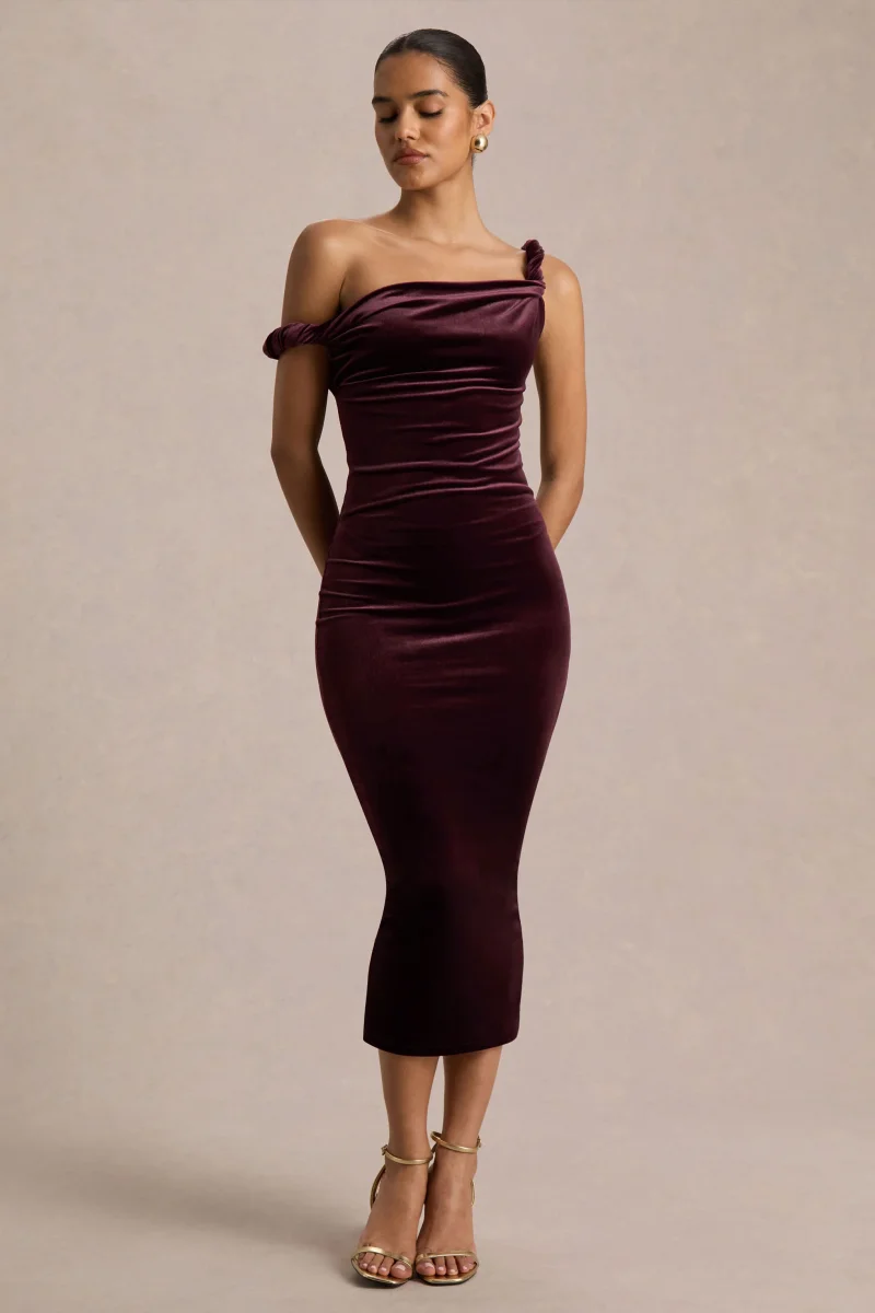 Carella | Vestido Midi Asimétrico de Terciopelo Burdeos con Detalle Retorcido - Imagen 6