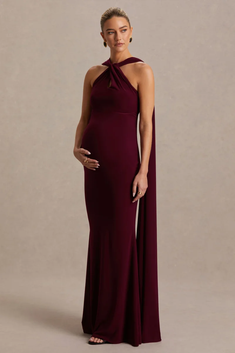Lyra | Vestido Largo burdeos con cuello halter cruzado y capa - Imagen 6