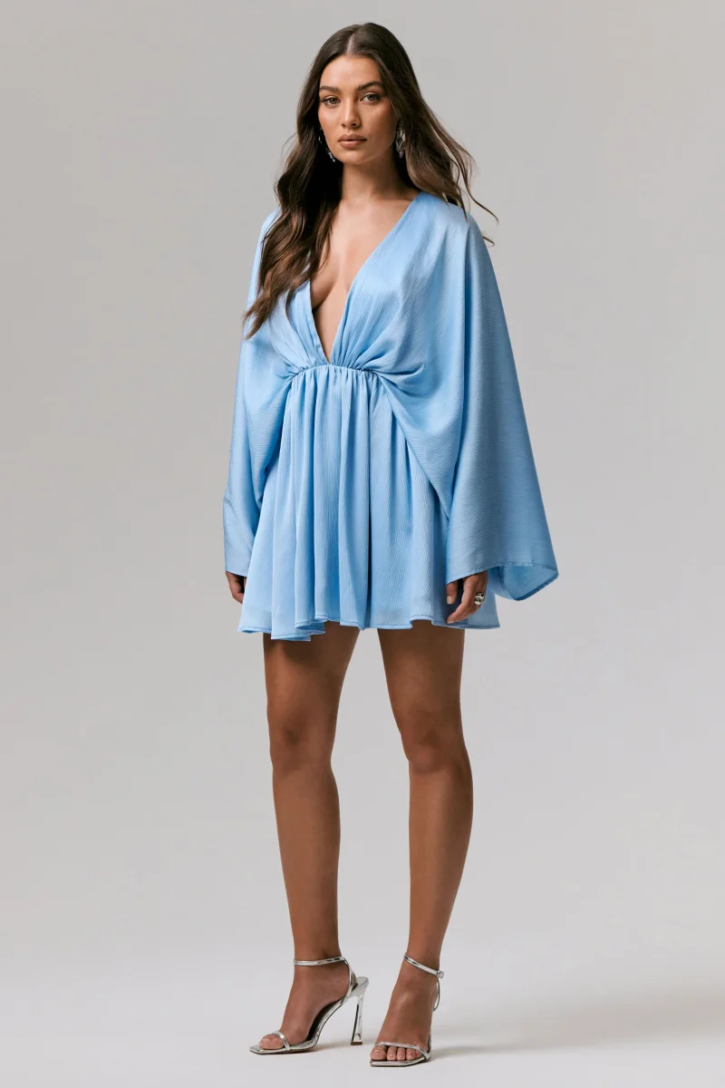 Ocean Flower | Vestido corto drapeado de chiffon arrugado en azul polvo - Imagen 6