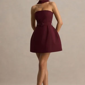 Timberly | Vestido corto en  burdeos de cuello alto y corte entallado