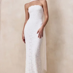 Massima | Vestido Largo Blanco De Encaje Premium Con Escote Bandeau [not translated] Y Detalle Pañuelo