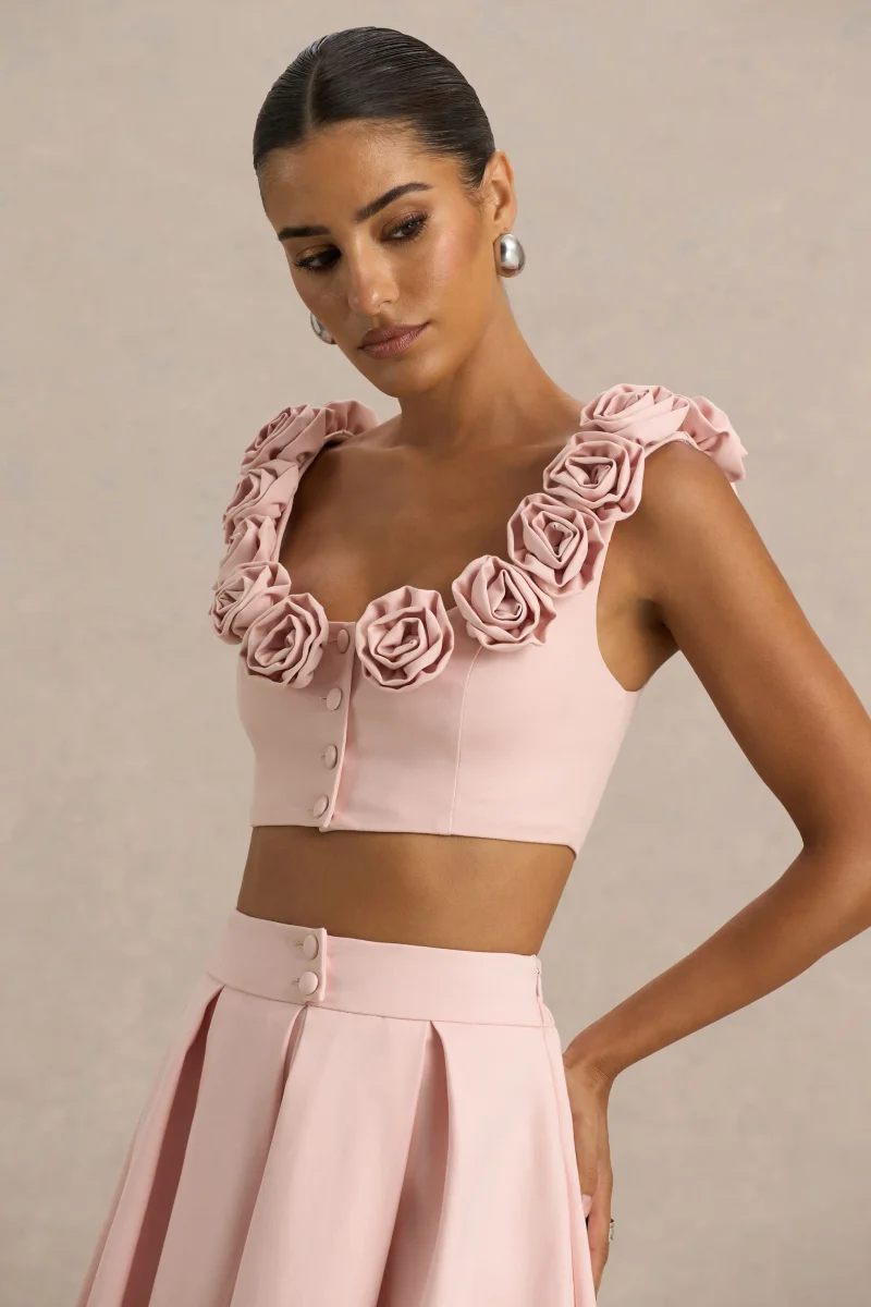 Blade | Top corto de tirantes rosa bebé con escote redondeado con detalles florales - Imagen 7