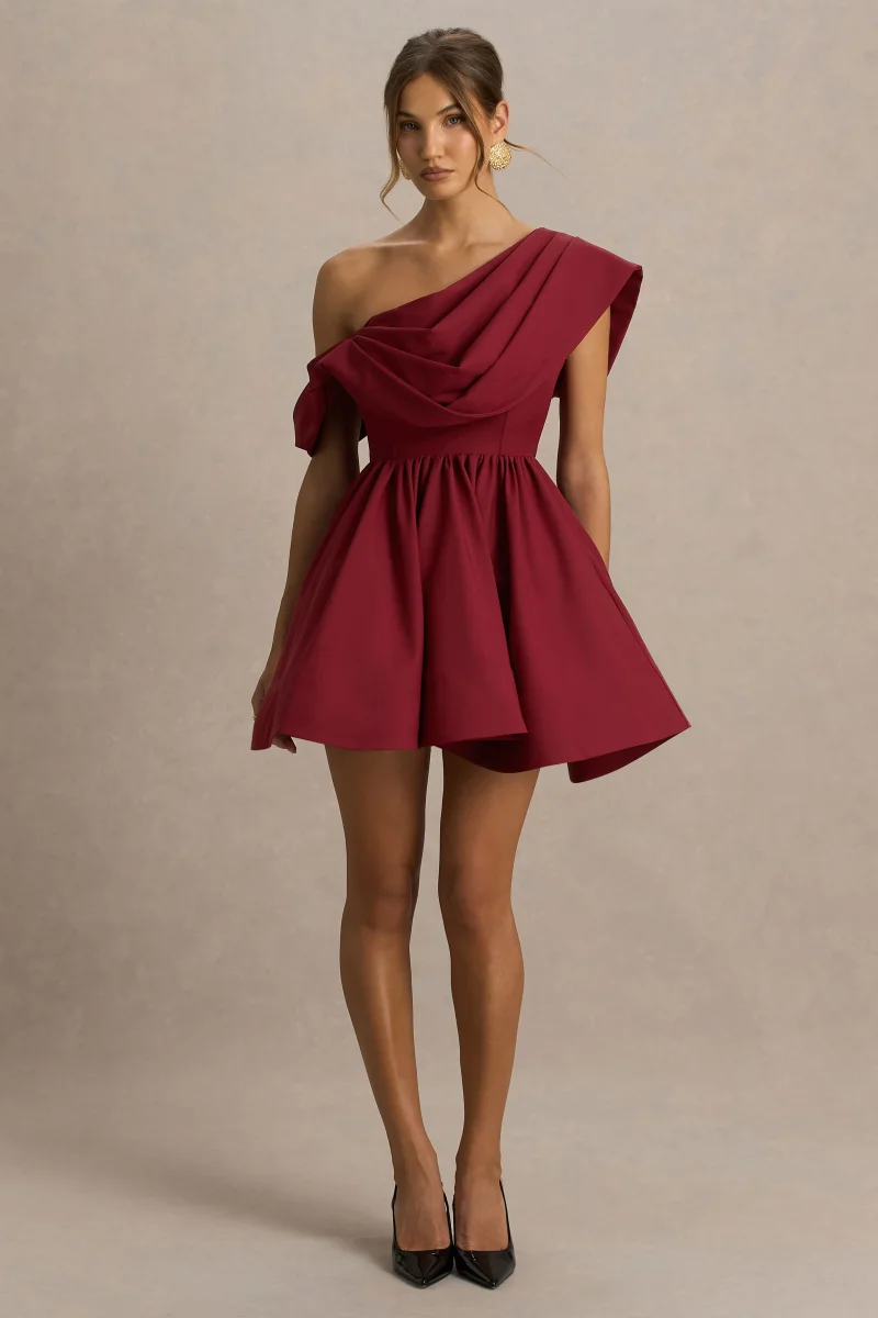 Verona | Vestido corto skater burdeos con escote asimétrico drapeado
