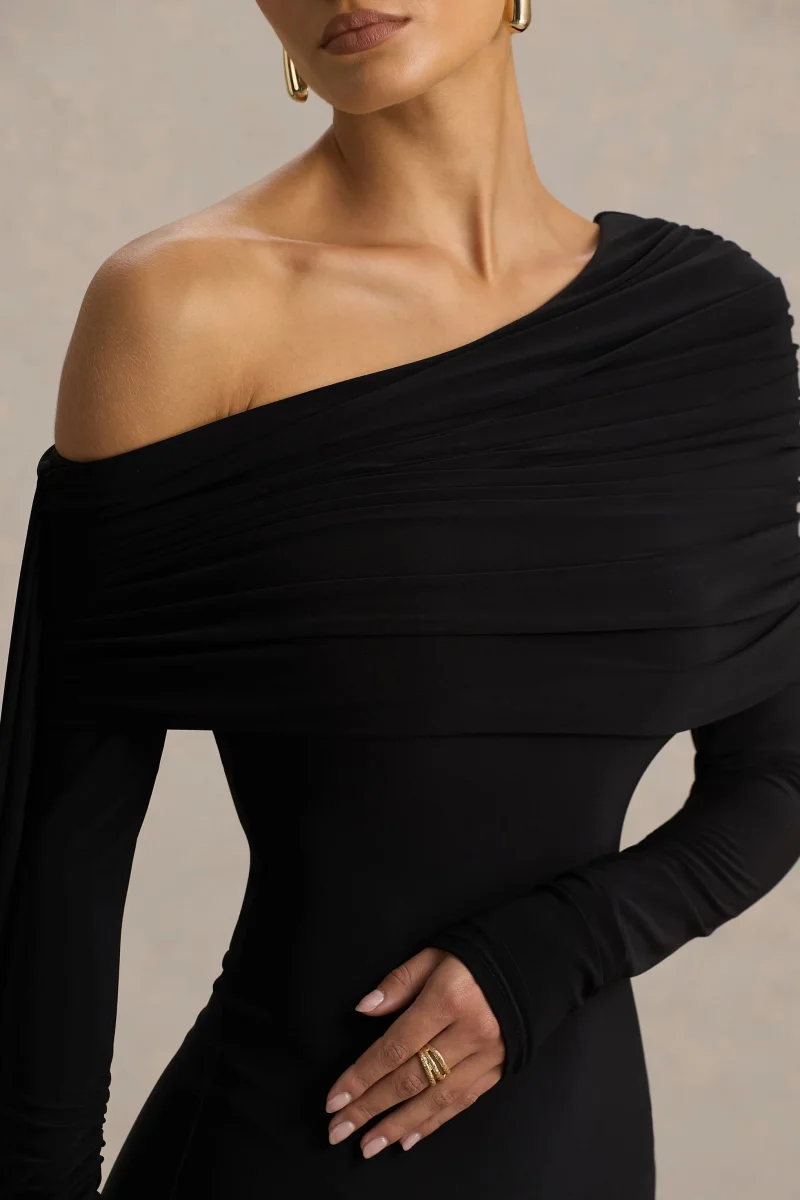 Octavia | Vestido Largo Negro Con Escote Bardot Capa Y Detalles Fruncidos - Imagen 7