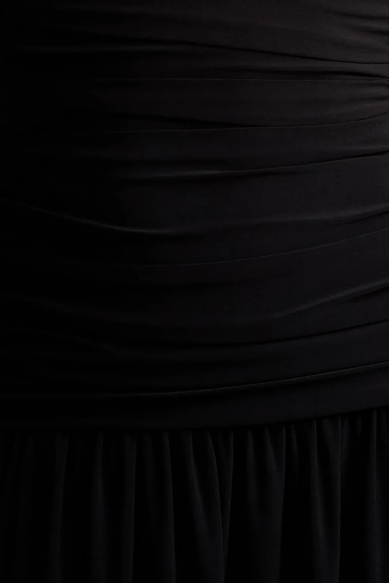 Aniyah | Vestido Negro Largo con Cuello Alto y Detalles Fruncidos - Imagen 7