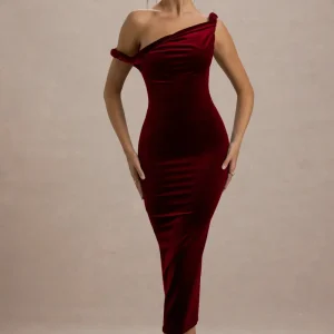 Carella | Vestido Midi Asimétrico Retorcido de Terciopelo en color burdeos