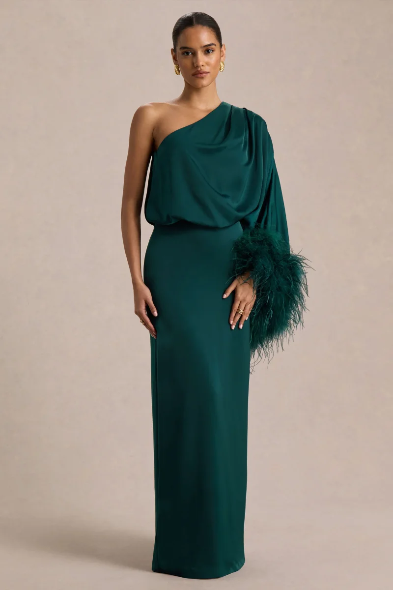 Felicity | Vestido Largo Verde Azulado de Satén con Escote Asimétrico, Plumas y Detalles Fruncidos - Imagen 6