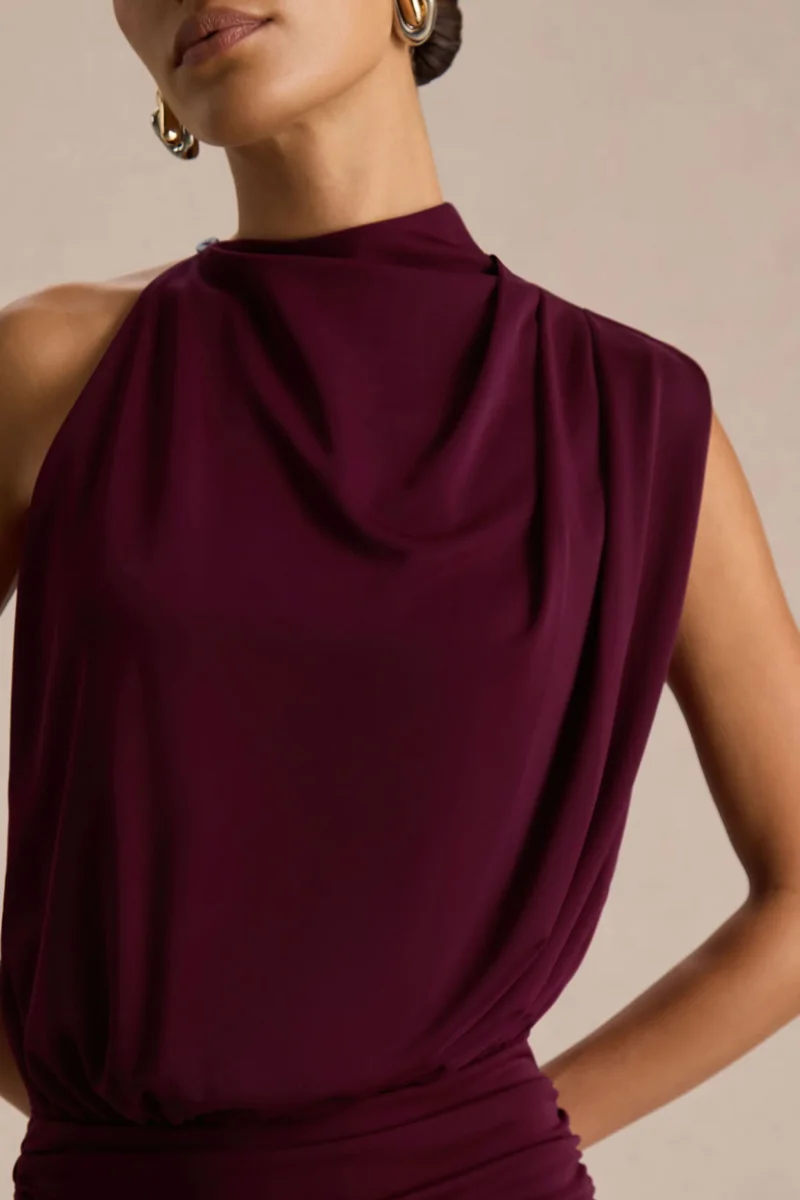 Umaira | Vestido largo burdeos con escote alto - Imagen 4