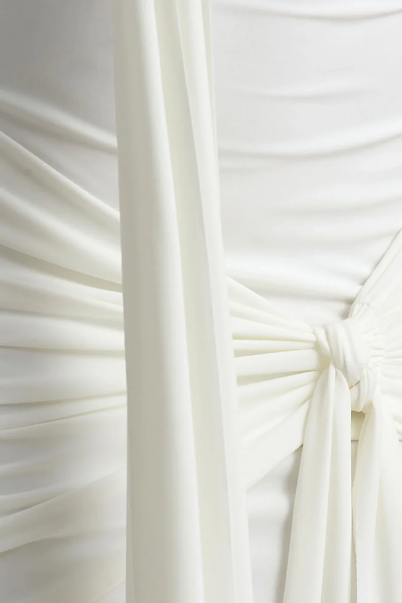 Essie | Vestido corto blanco de mangas largas con escote bardot y detalles de lazo - Imagen 7