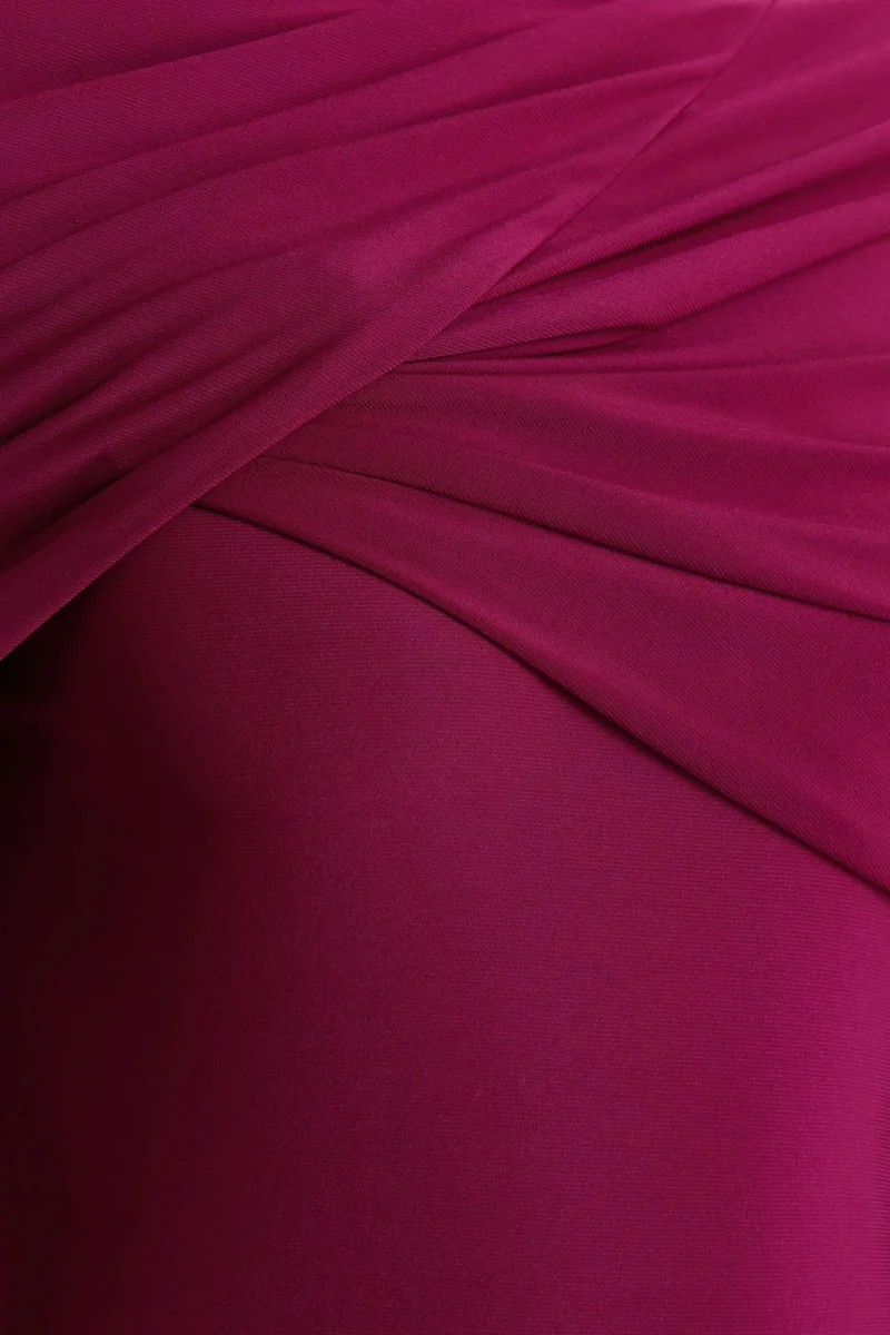Aneira | Vestido largo burdeos de cuello alto con mangas capa - Imagen 7